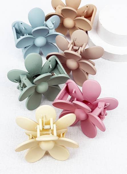 Matte Tone Daisy Hair Claw Clip
