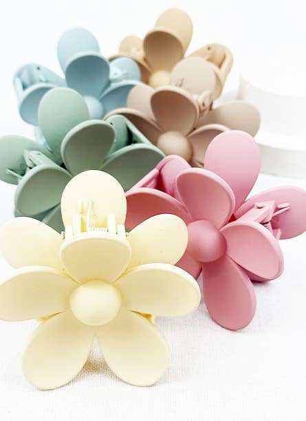 Matte Tone Daisy Hair Claw Clip