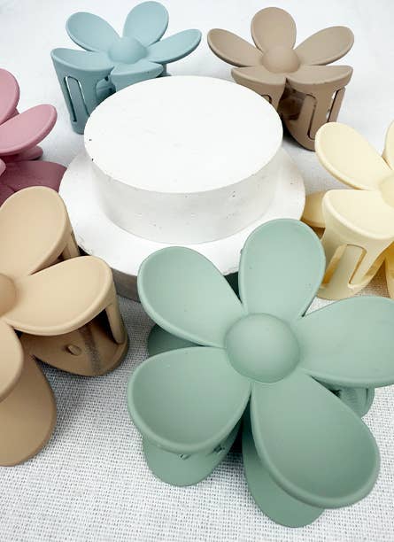 Matte Tone Daisy Hair Claw Clip
