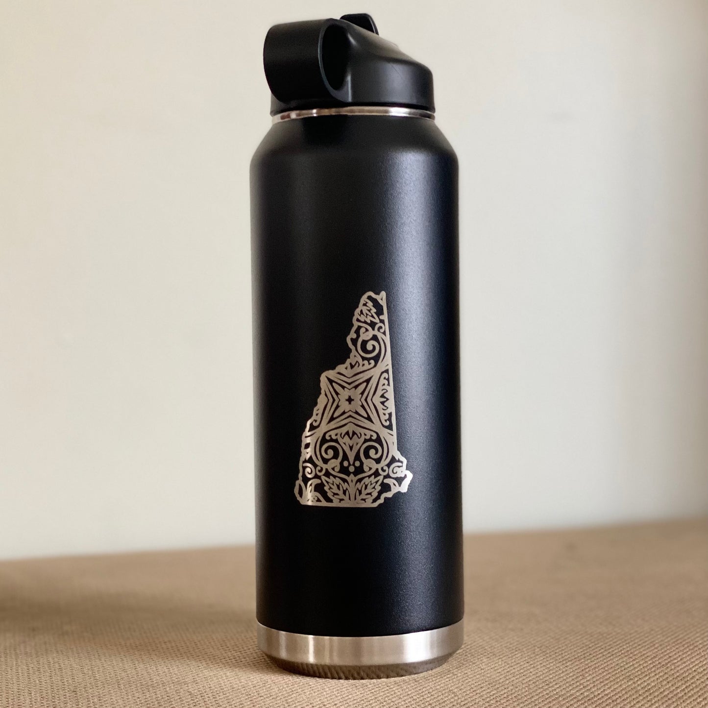 32oz Engraved NH State Water Bottle