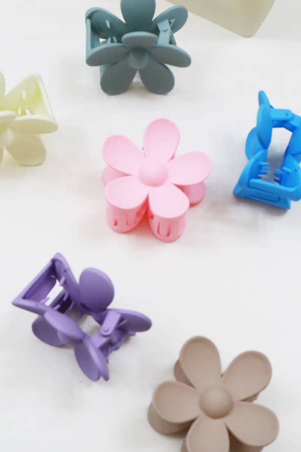 Daisy Matte Hair Claw