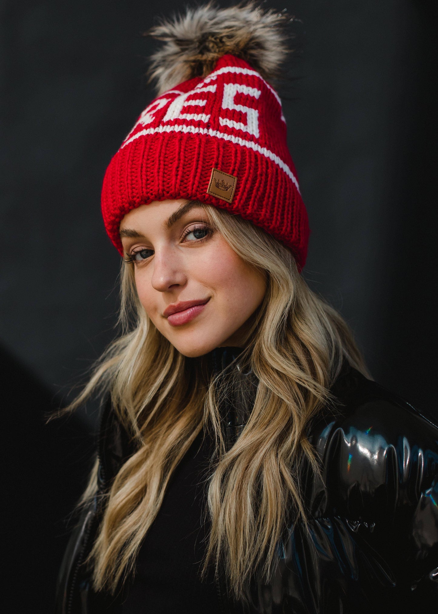 Red & White Après Pom Hat