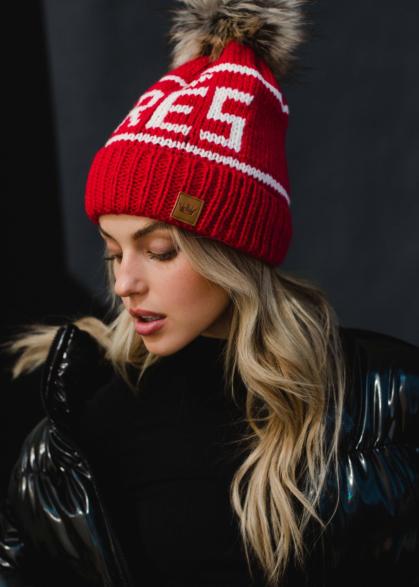 Red & White Après Pom Hat