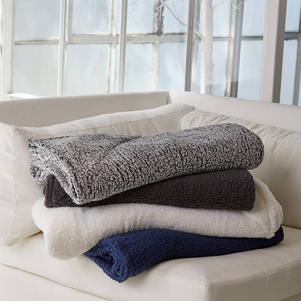 Sherpa Blanket: Frosty Grey