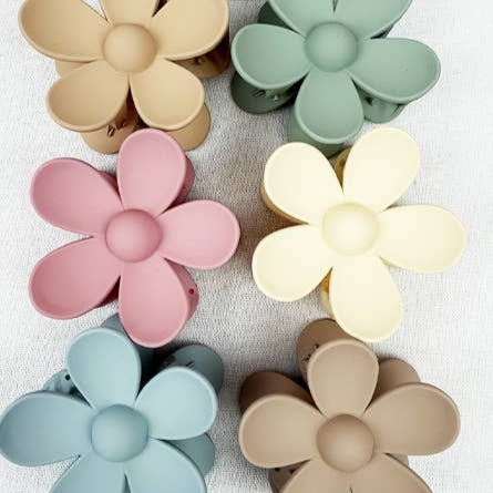 Matte Tone Daisy Hair Claw Clip