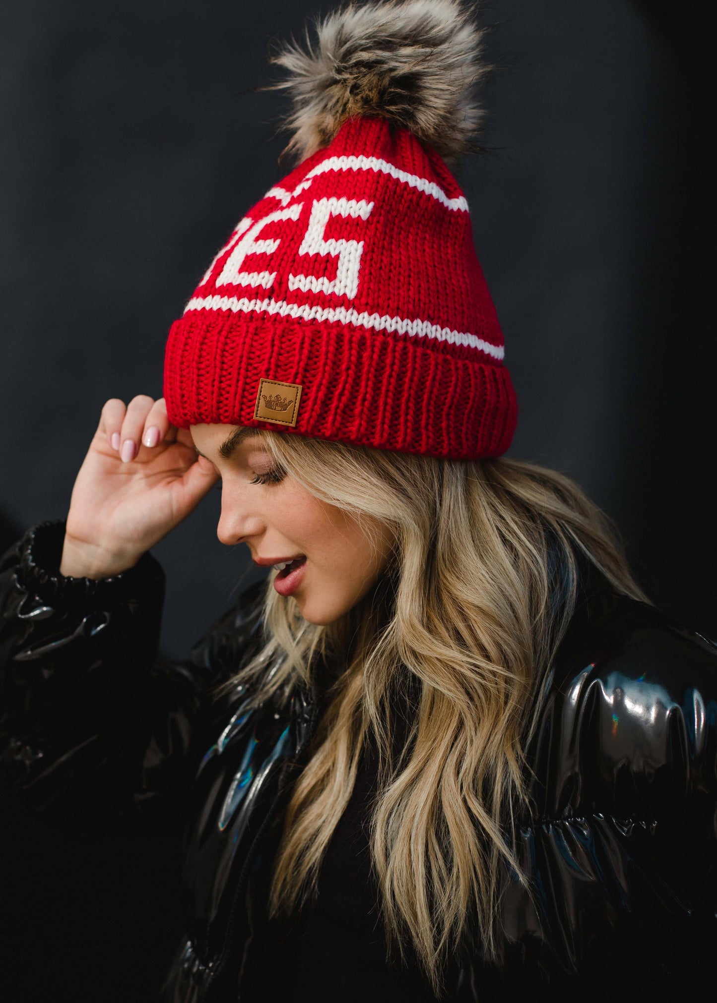 Red & White Après Pom Hat