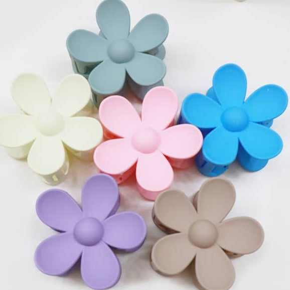 Daisy Matte Hair Claw