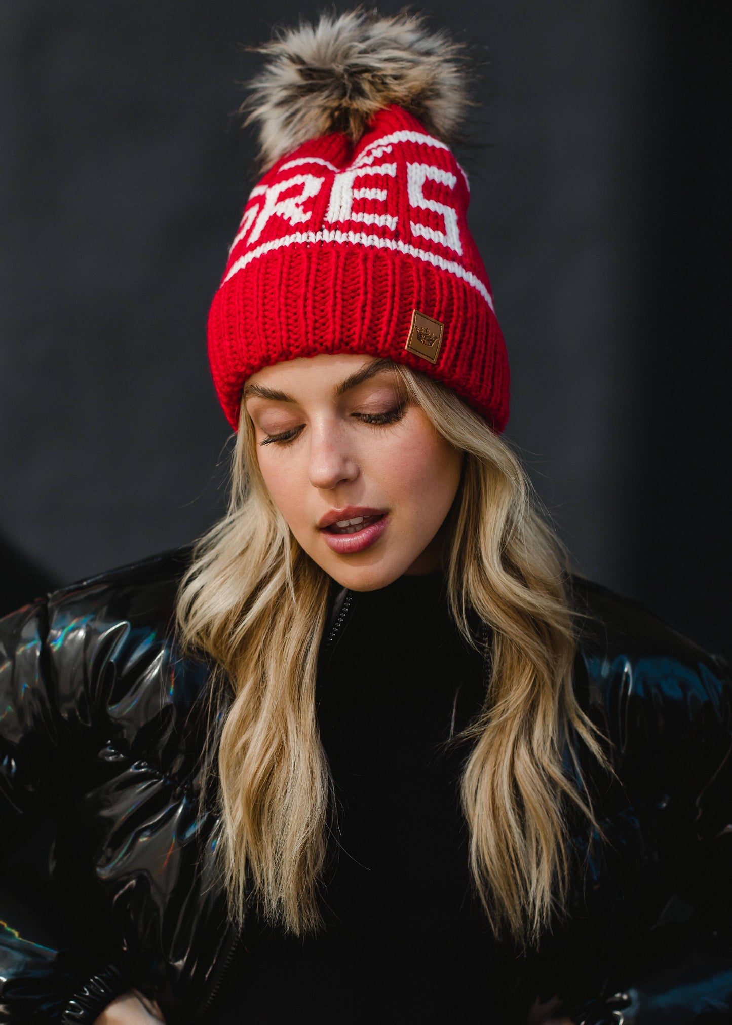 Red & White Après Pom Hat