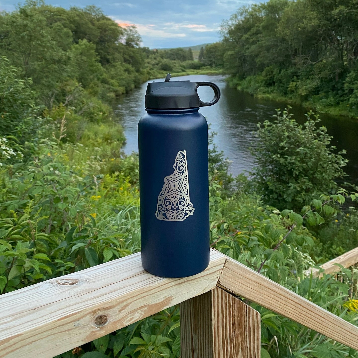 32oz Engraved NH State Water Bottle